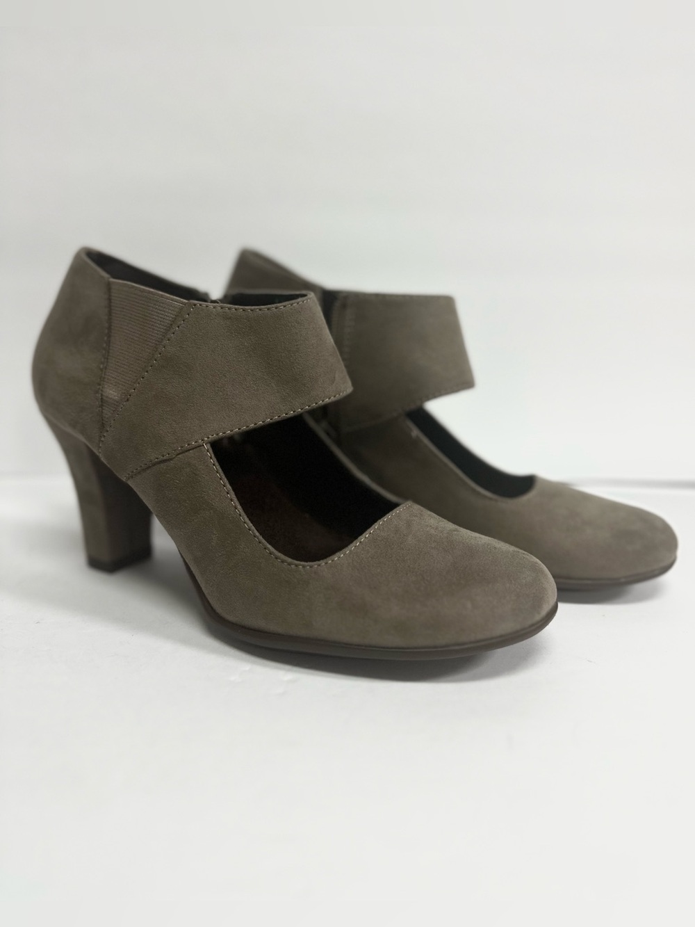 AEROSOLES Taupe Mary Jane Cutout Block Heel Pumps Size 8M